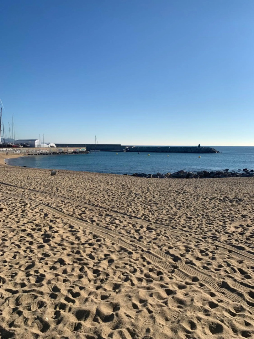 BADALONA BEACH APARTMENt