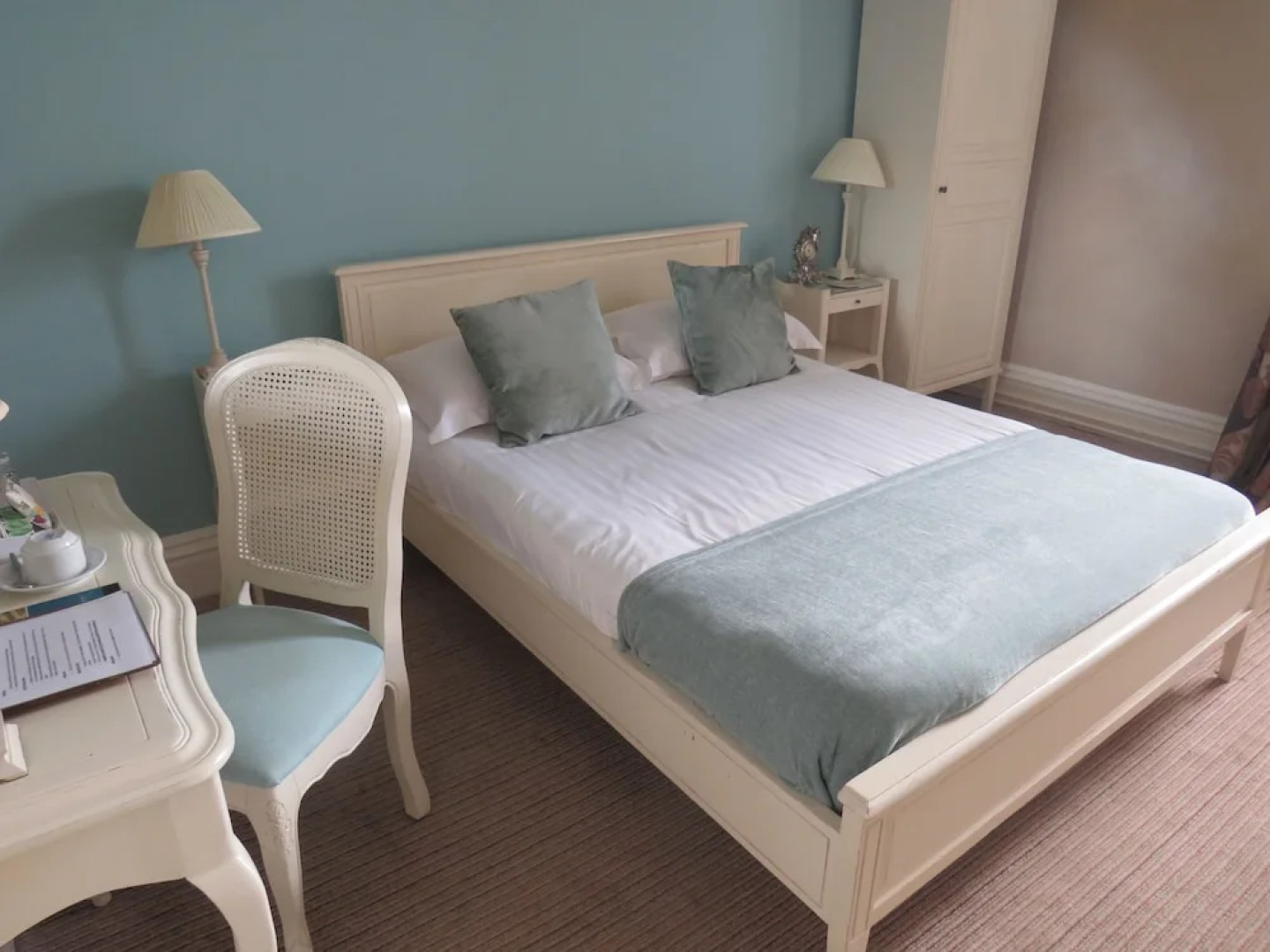 The Station Bar Grill and Rooms