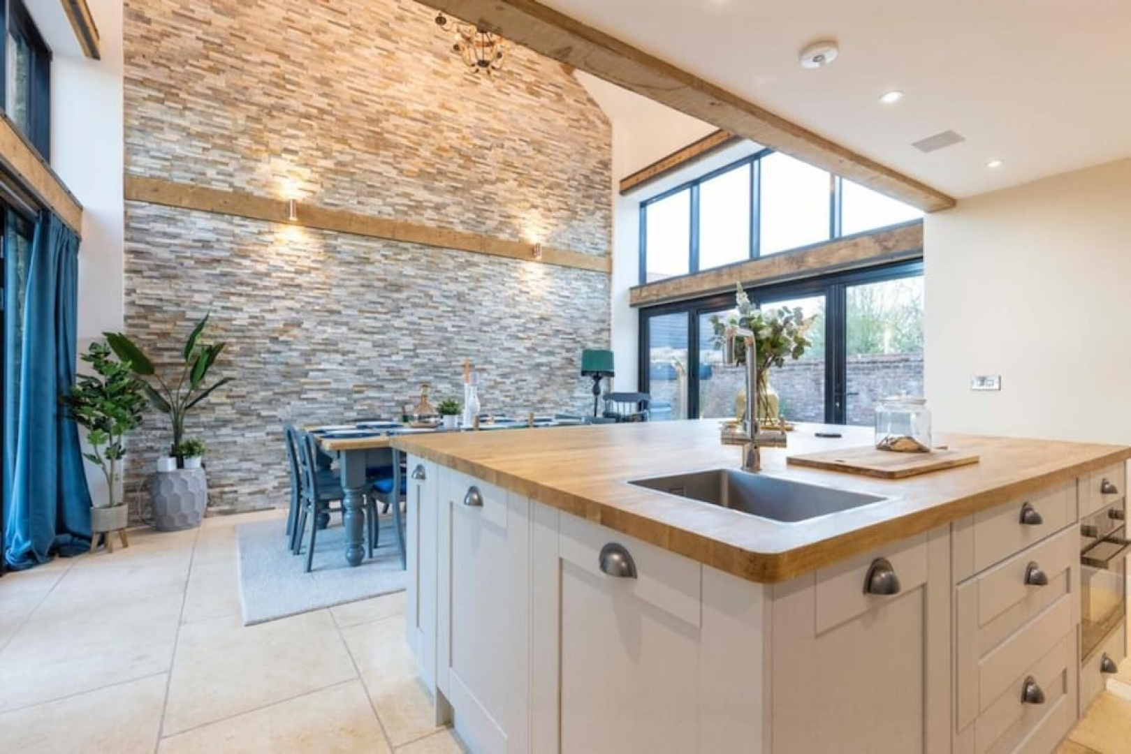 Stunning Barn Sleeps 10 With Hot Tub nr Melton