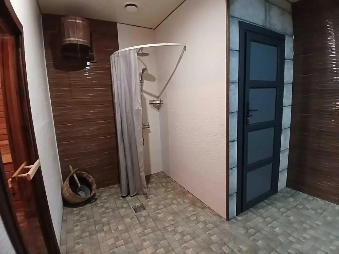 Гостевой дом с бассейном и баней в Дубках