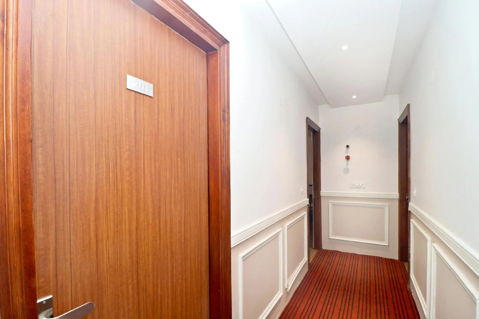 OYO 16082 Hotel Imperial Corner