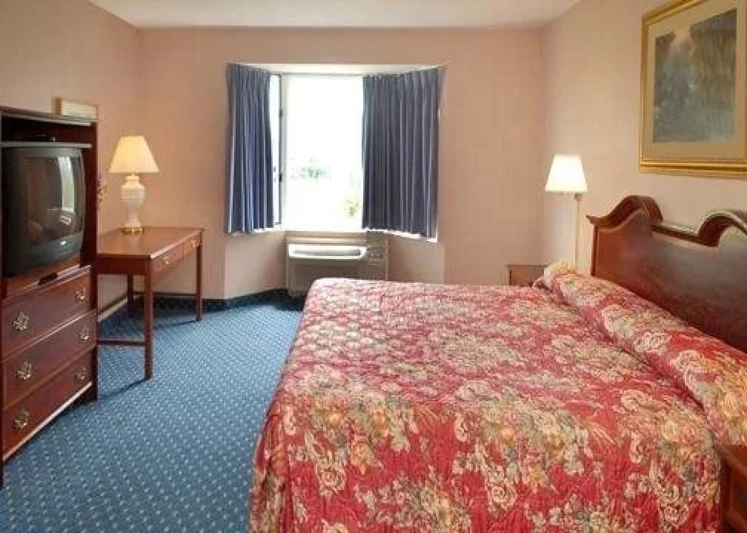 Econo Lodge Inn & Suites