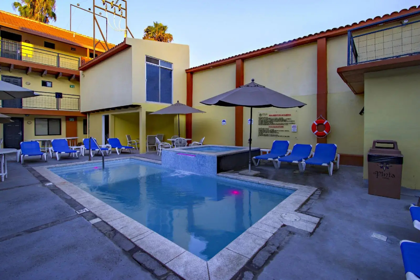 Hotel Desert Inn