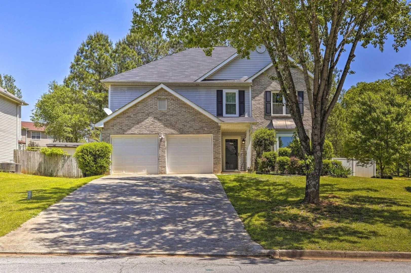 Pet-friendly Home w/ Yard ~ 15 Mi to Atlanta!