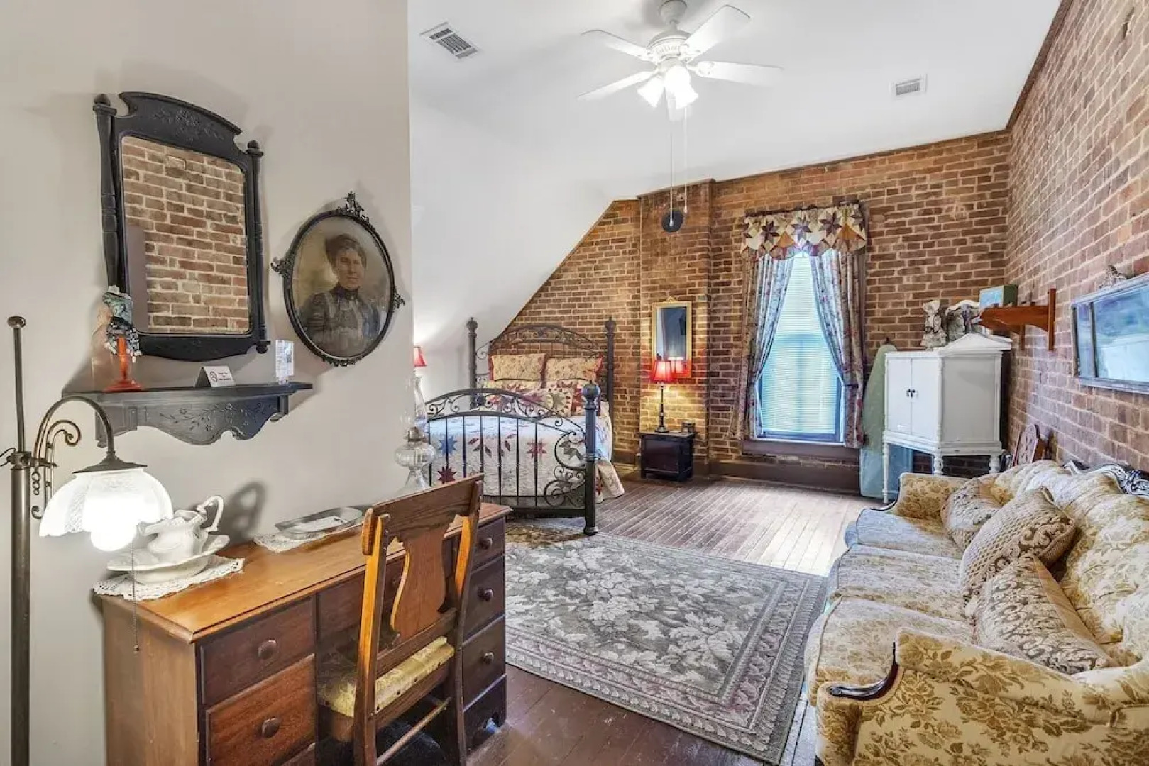 Greer Room 1 Bedroom by Main Street Bed & Breakfast