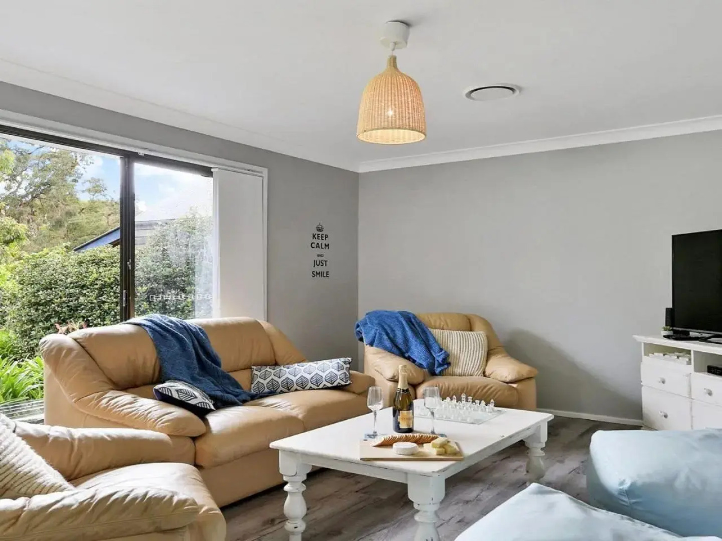 Gone Fishing! - air conditioned, crisp and clean