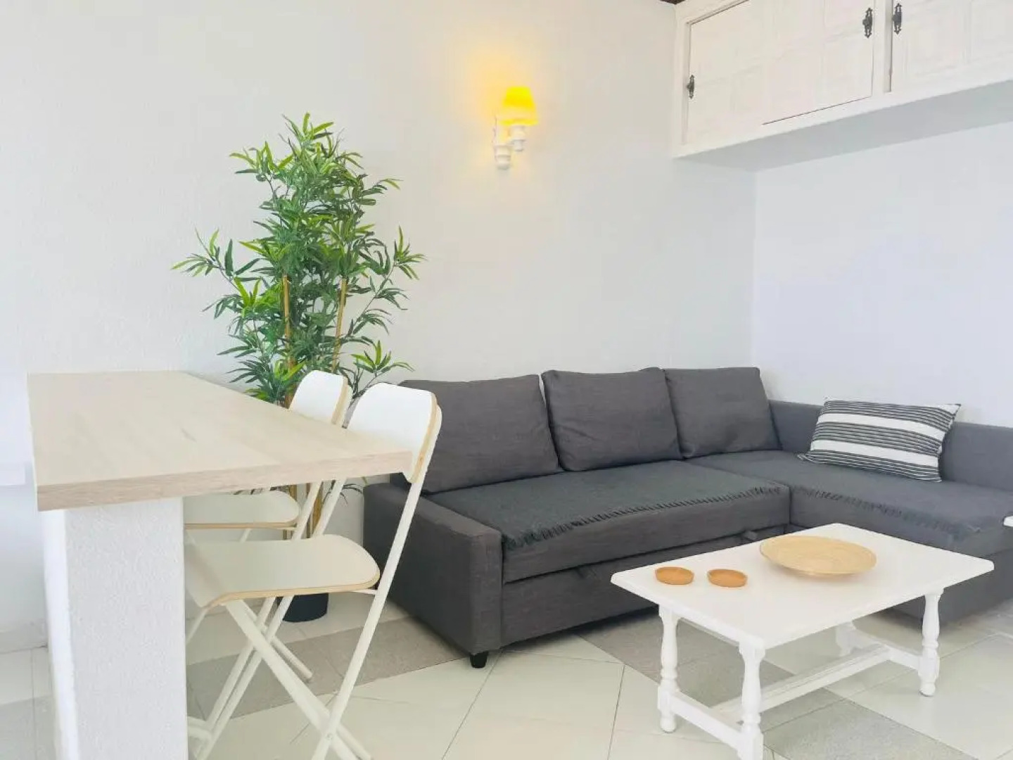 Studio sea front view & pool