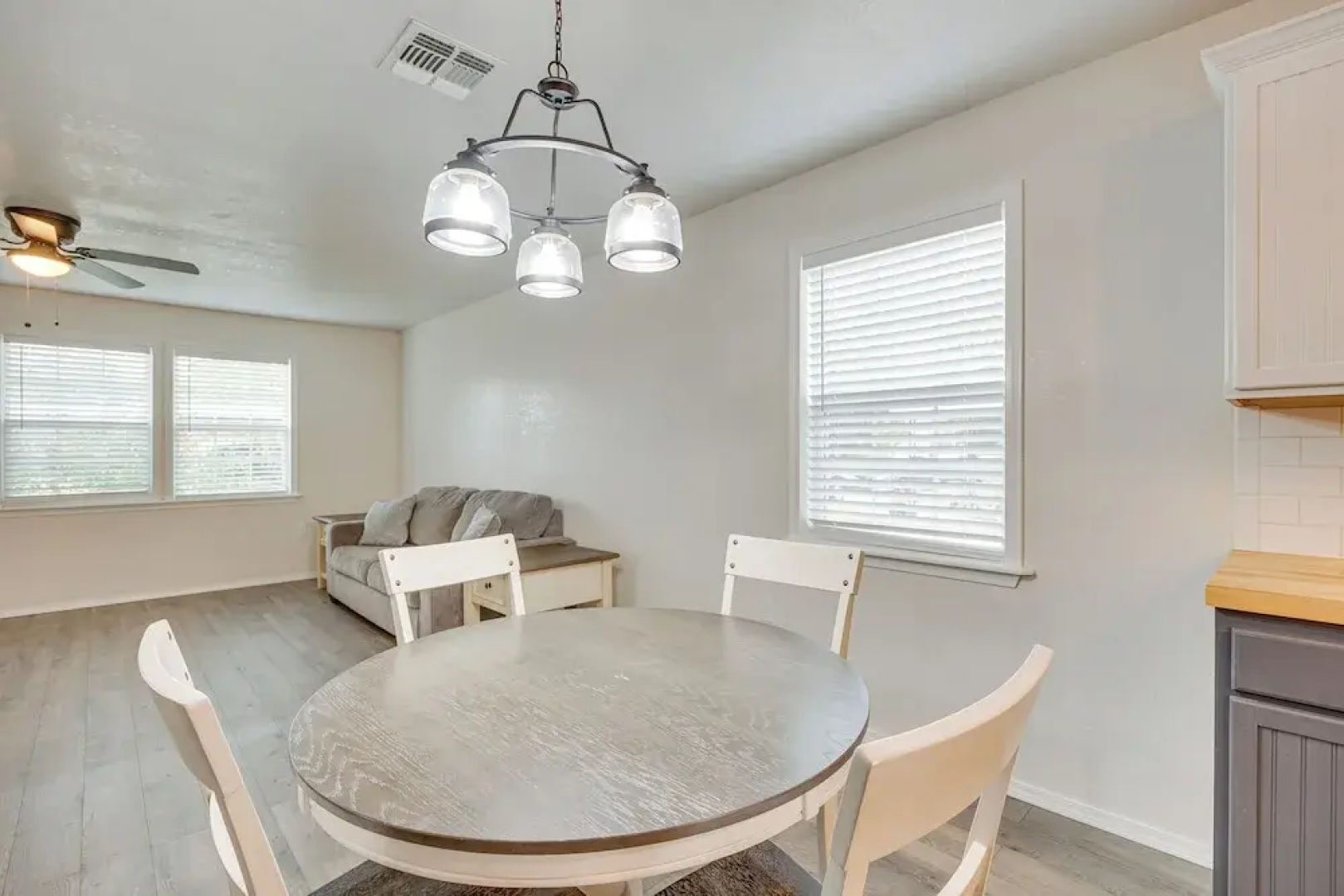 Updated Home w/ Yard ~ 14 Mi to Quartz Mountain!