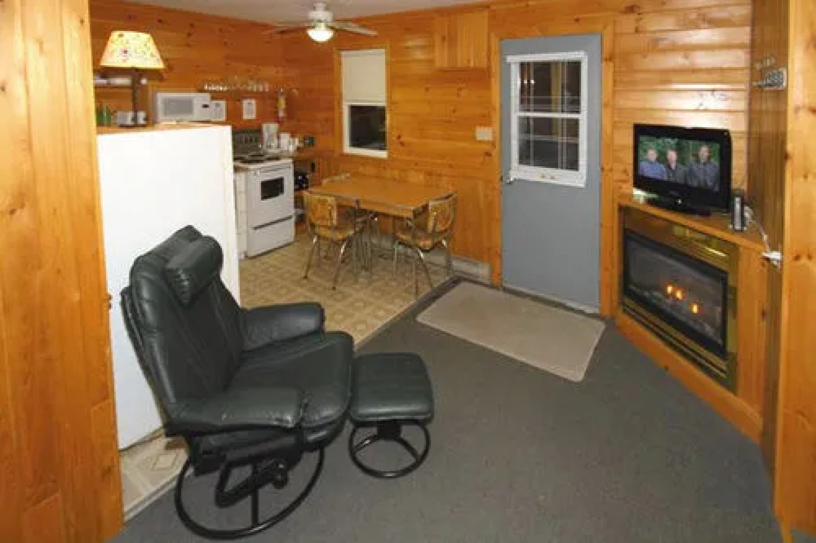 Spectacle Lake Lodge