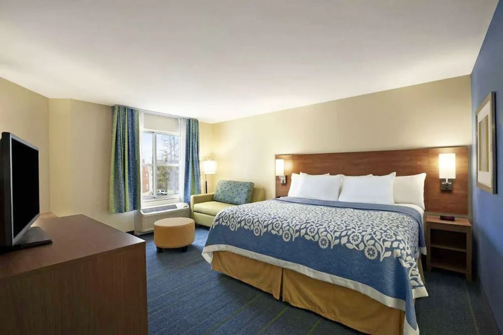 Days Inn & Suites By Wyndham Altoona