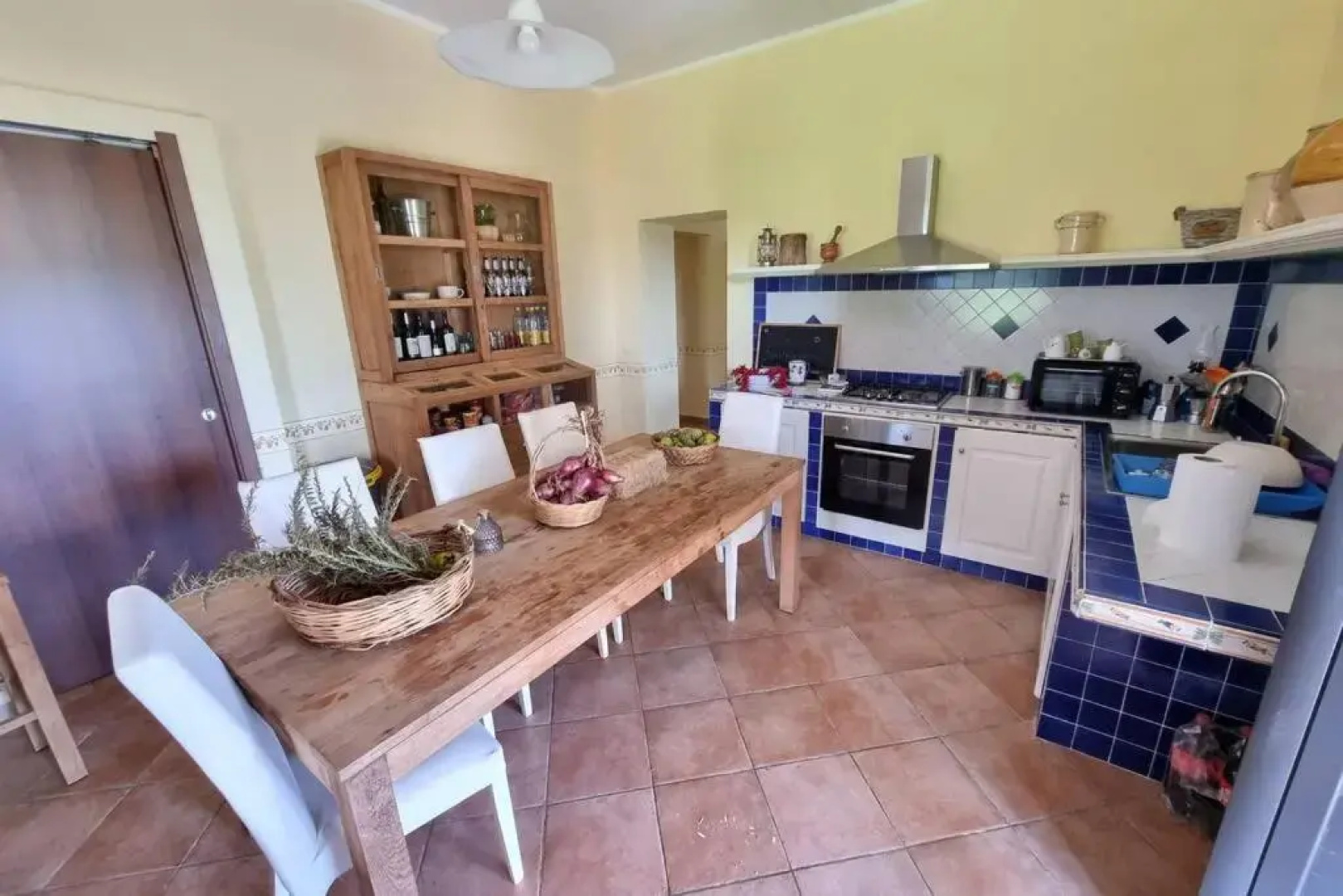 Villa in 8 Ettari di Campagna, a 20' Dal Mare