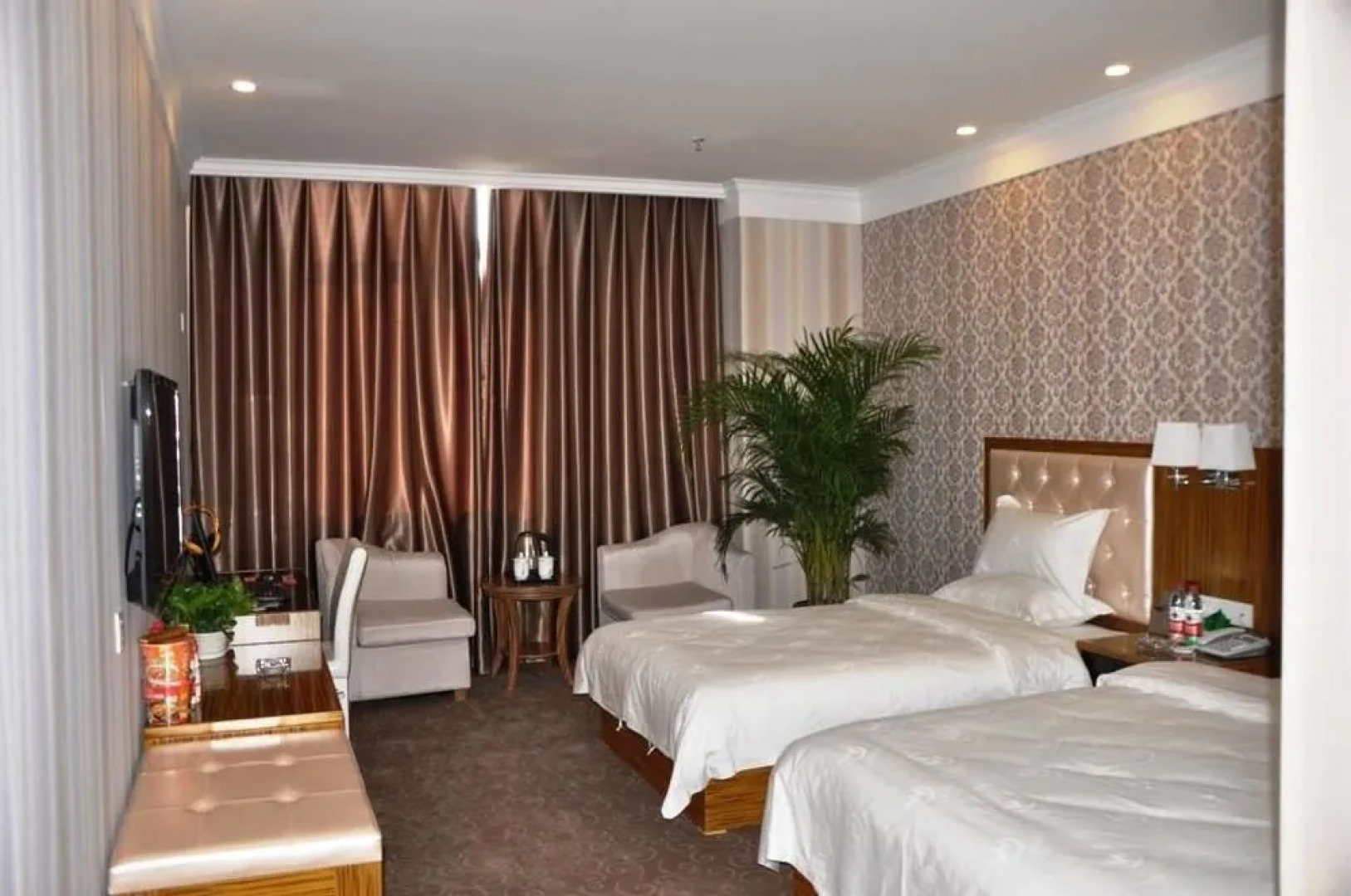 Gongyi Wanyang Business Hotel