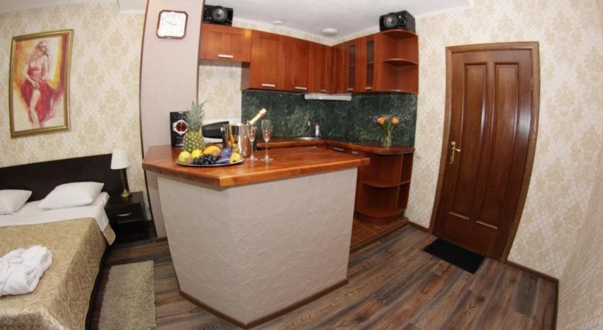 Отель Афина