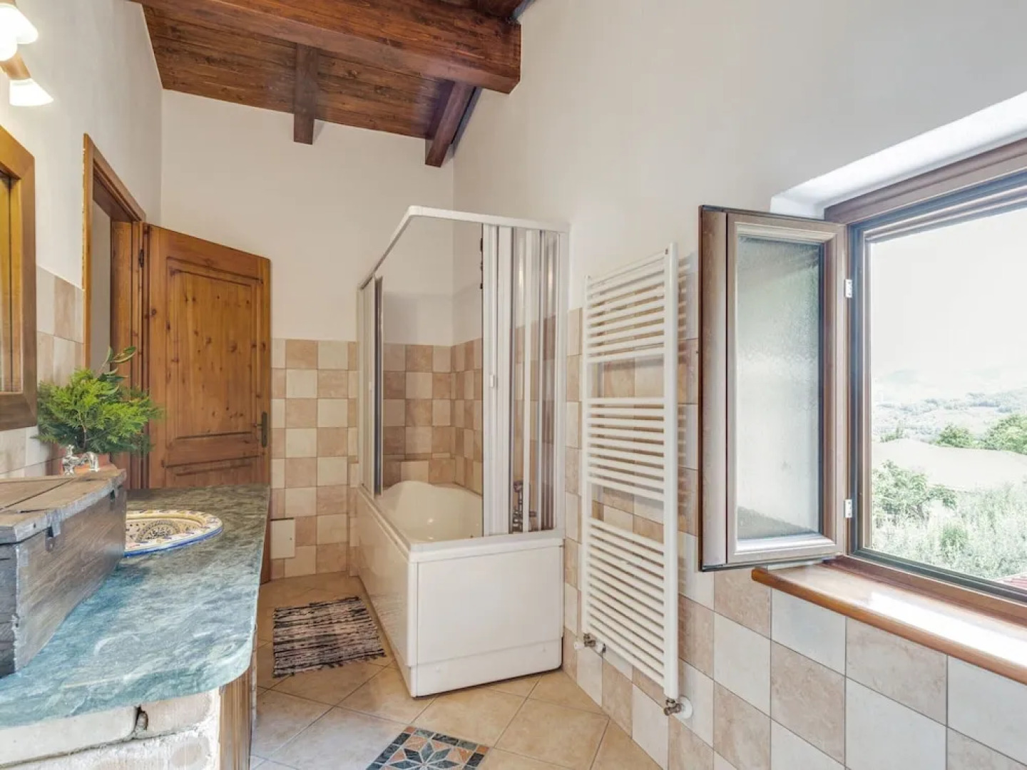 Chalet in Motta Santa Lucia in Greenery