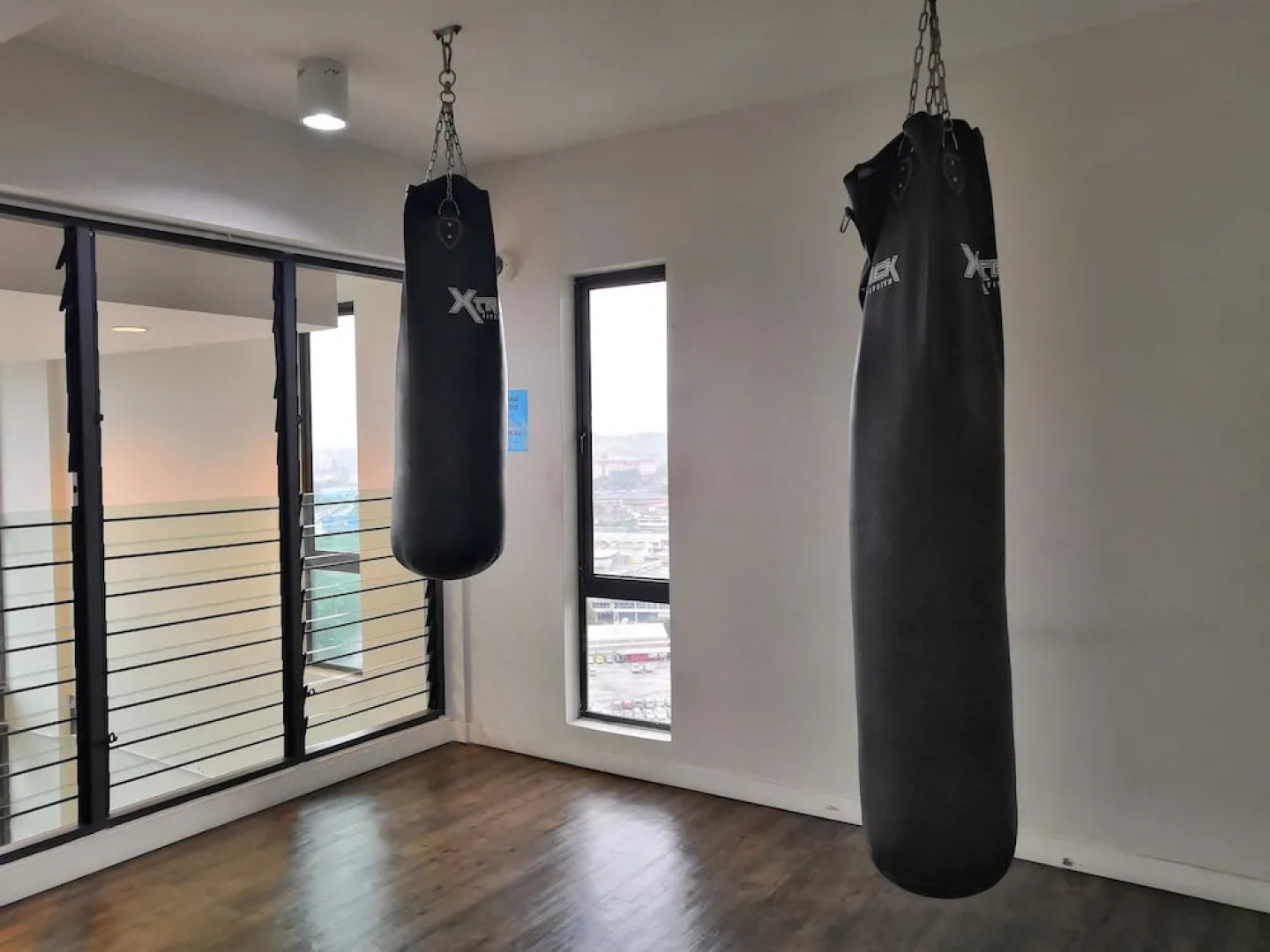 Univ 360 Cozy Apartment with Pool View