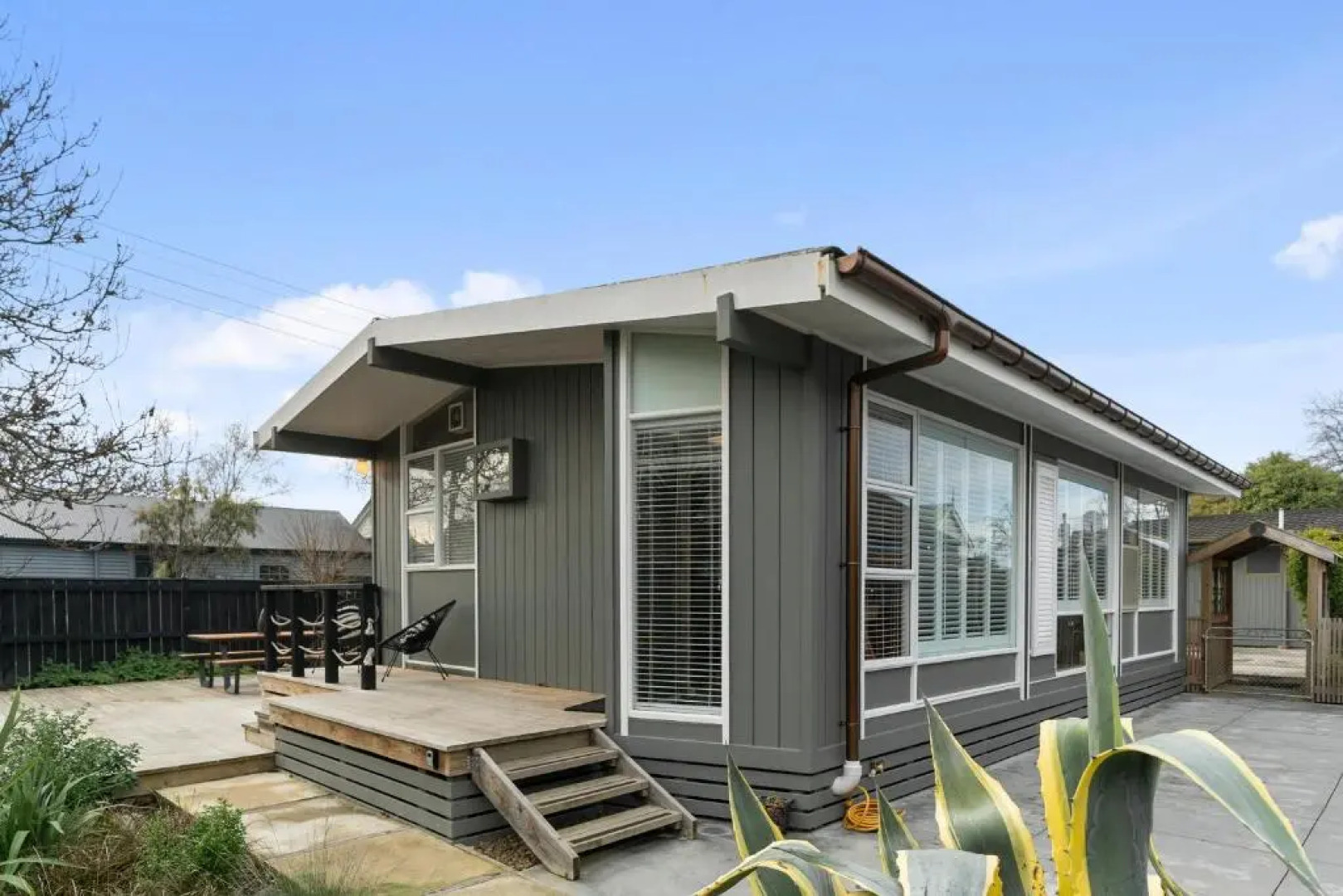 The Walnut Tree House - Martinborough Holiday Home