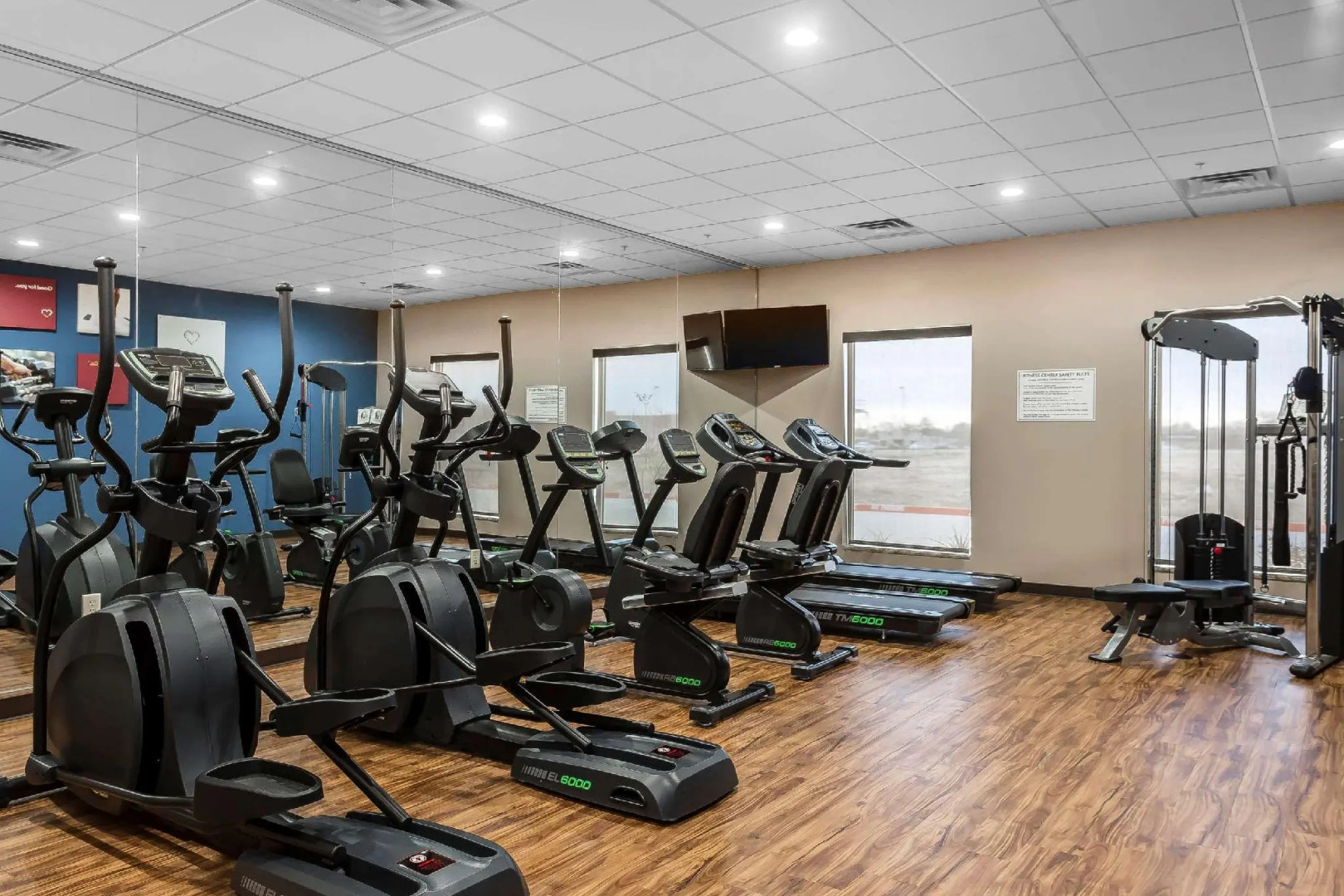 Comfort Suites University