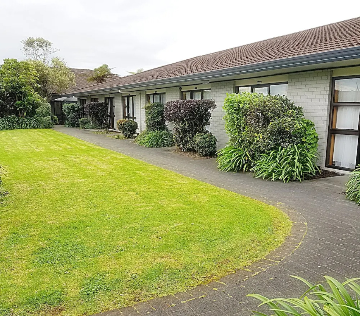 Отель Airport Garden Inn 