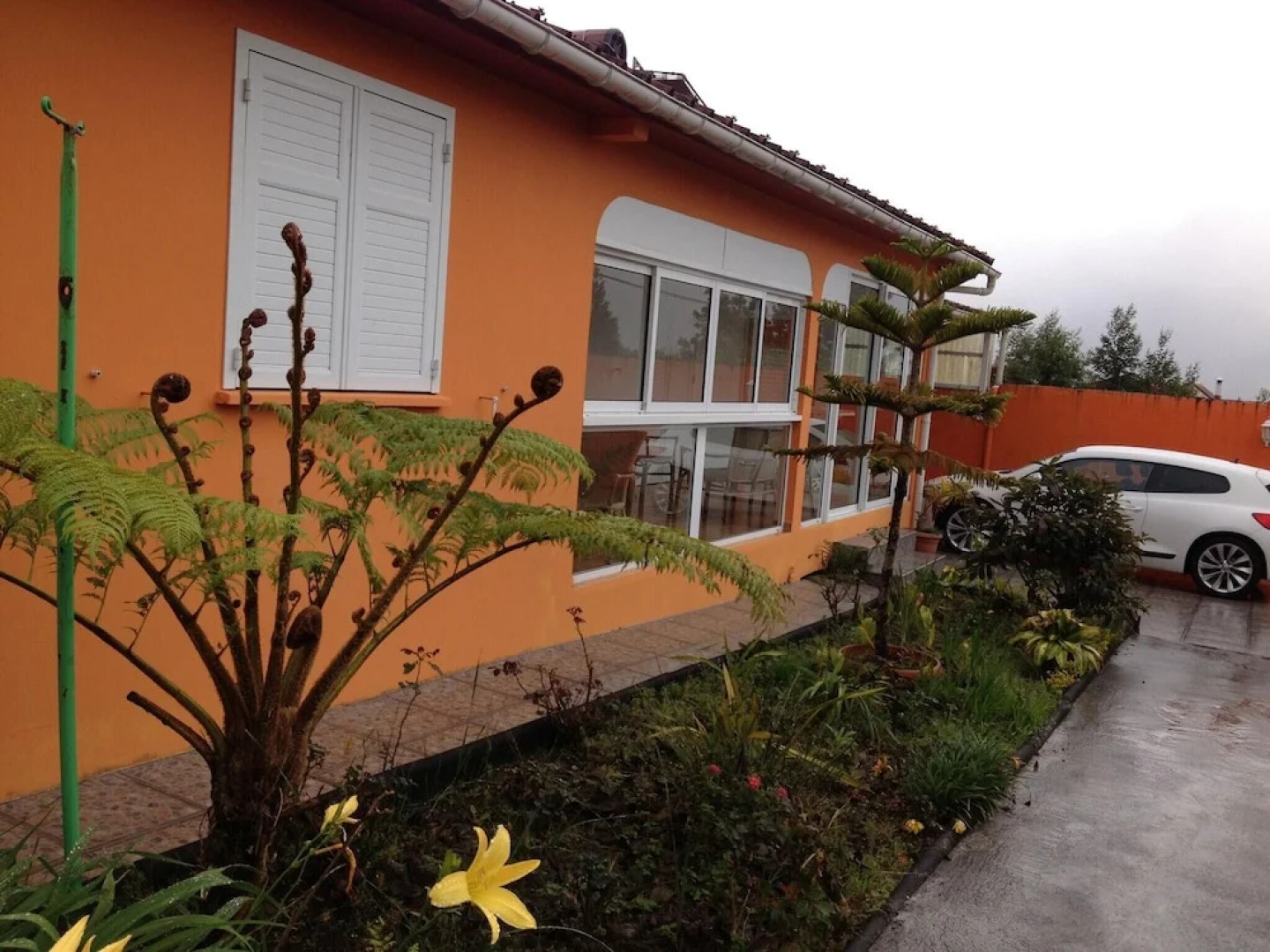 House with 5 Bedrooms in Saint-Benoît, with Enclosed Garden