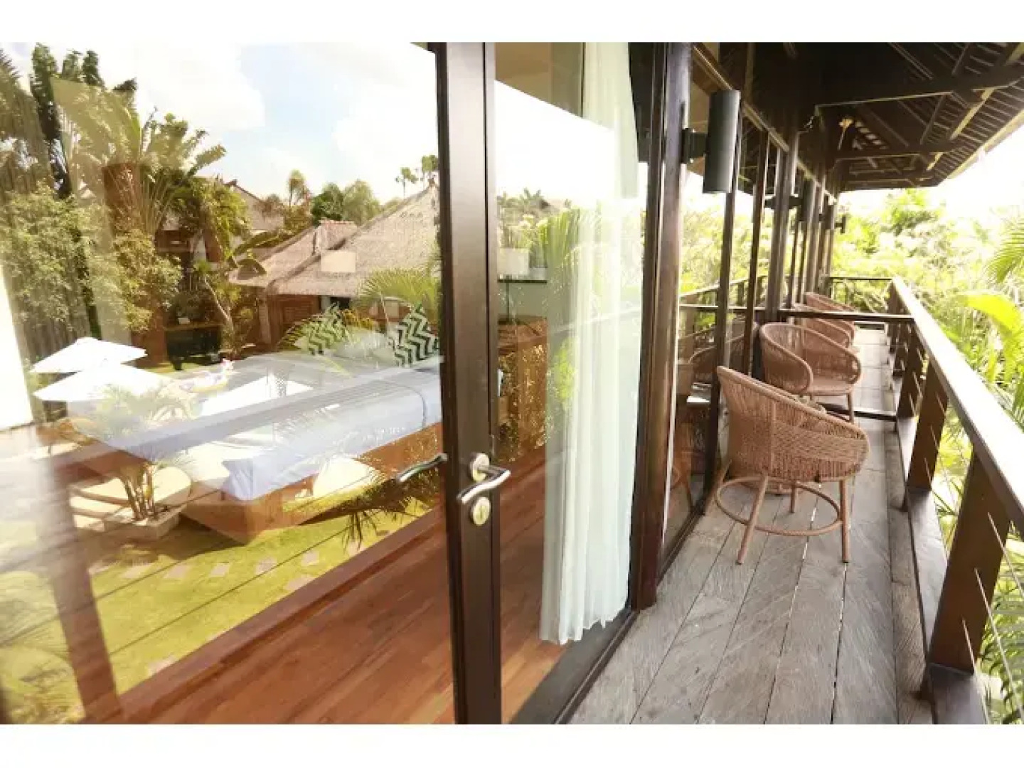 Wave House - Surf Camp