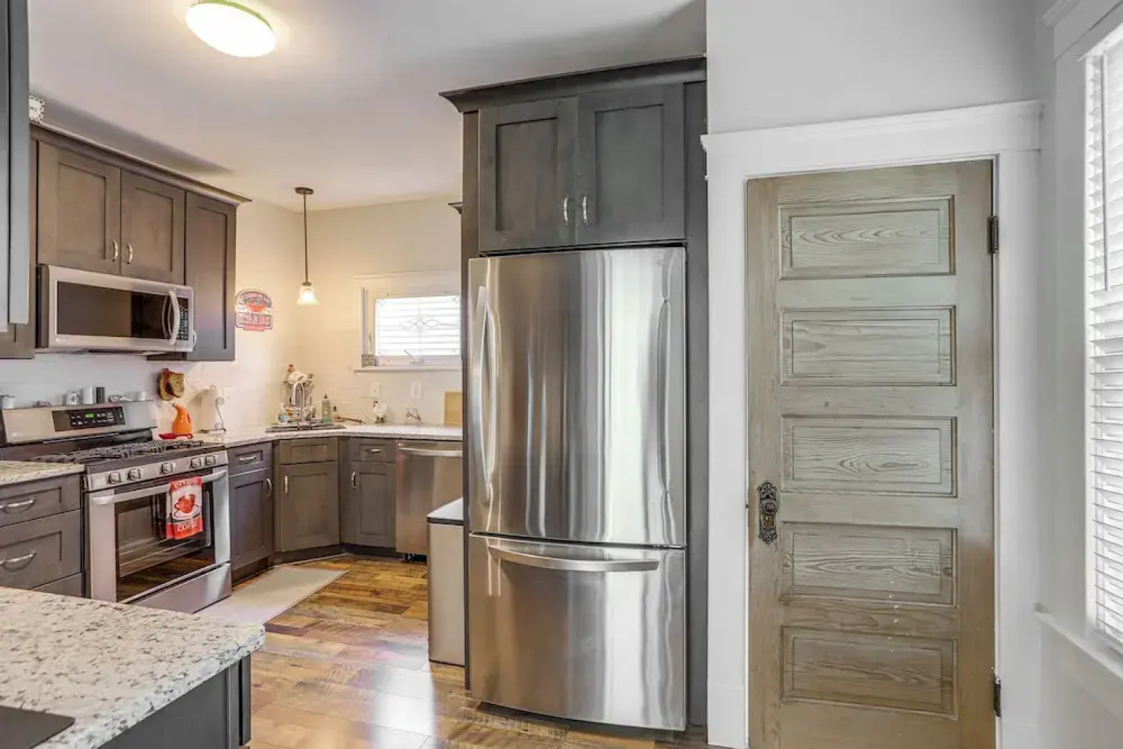 3 Mi to Cedar Point: Sunny Sandusky Home w/ Yard