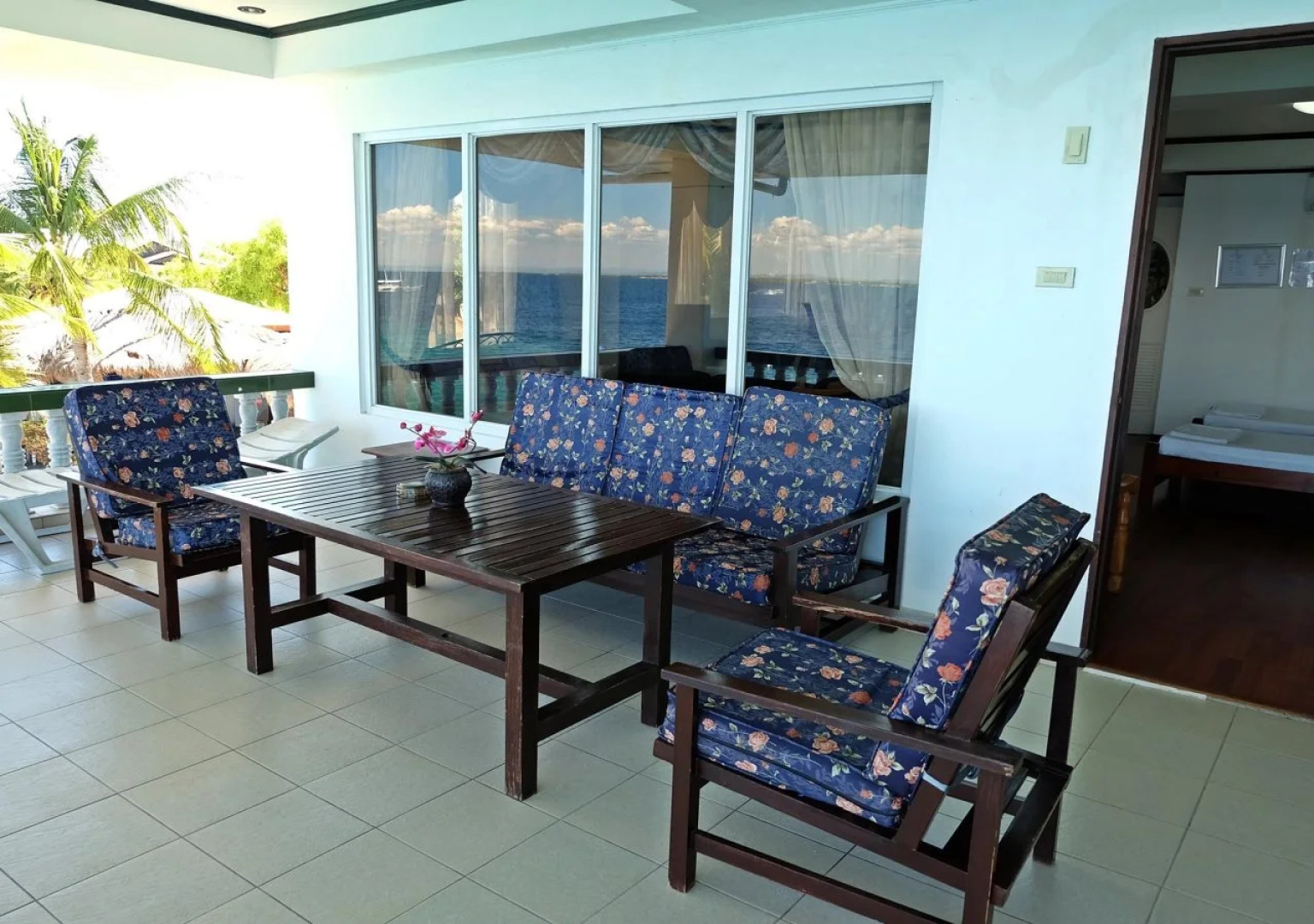 Kon Tiki Marina Suites