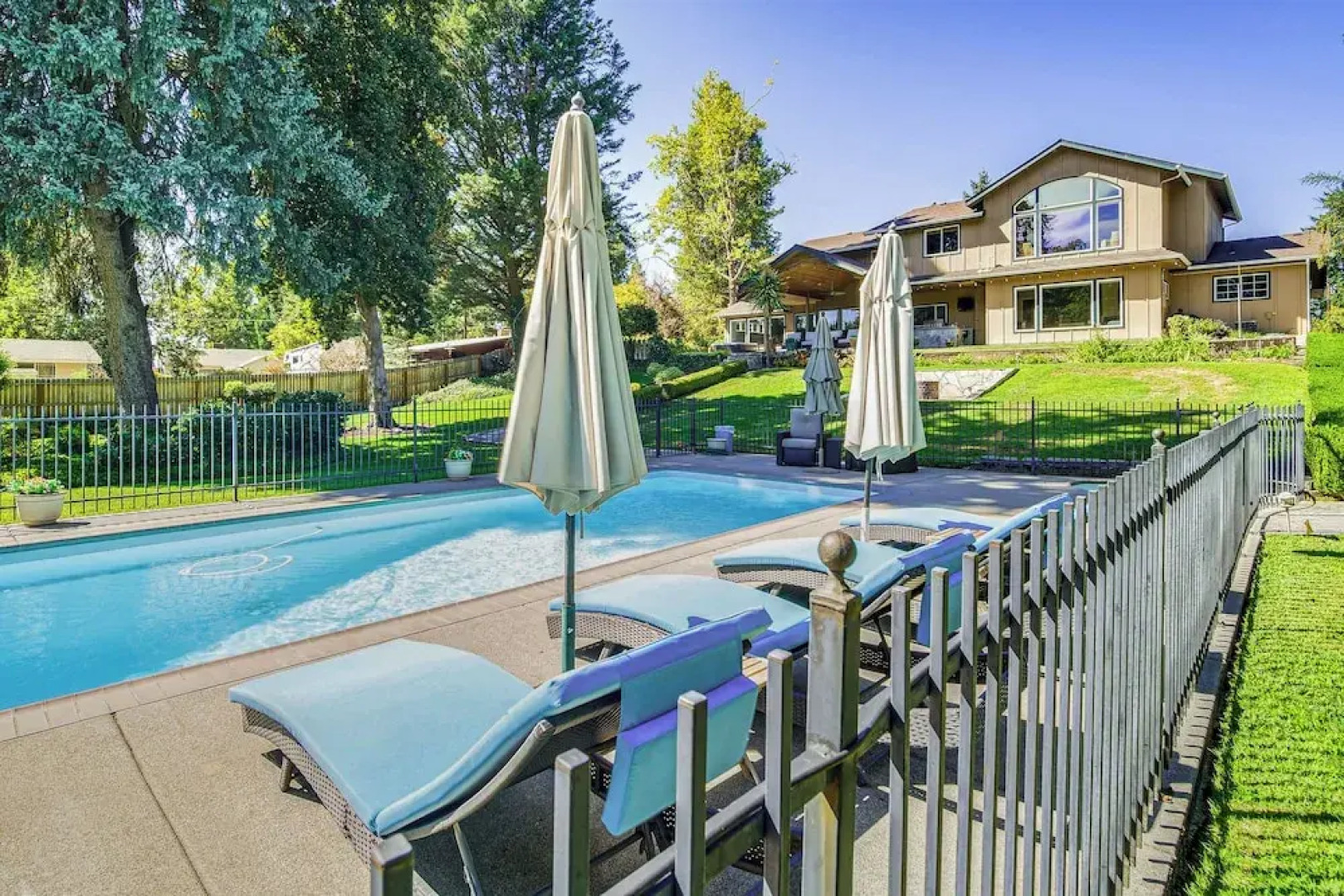 Lovely Riverfront Grants Pass Home: Pool & Hot Tub