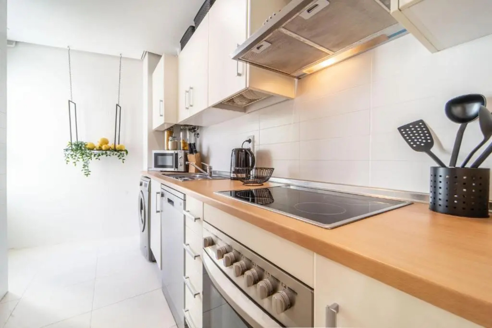 Apartment Near the Pool - MO4011LT