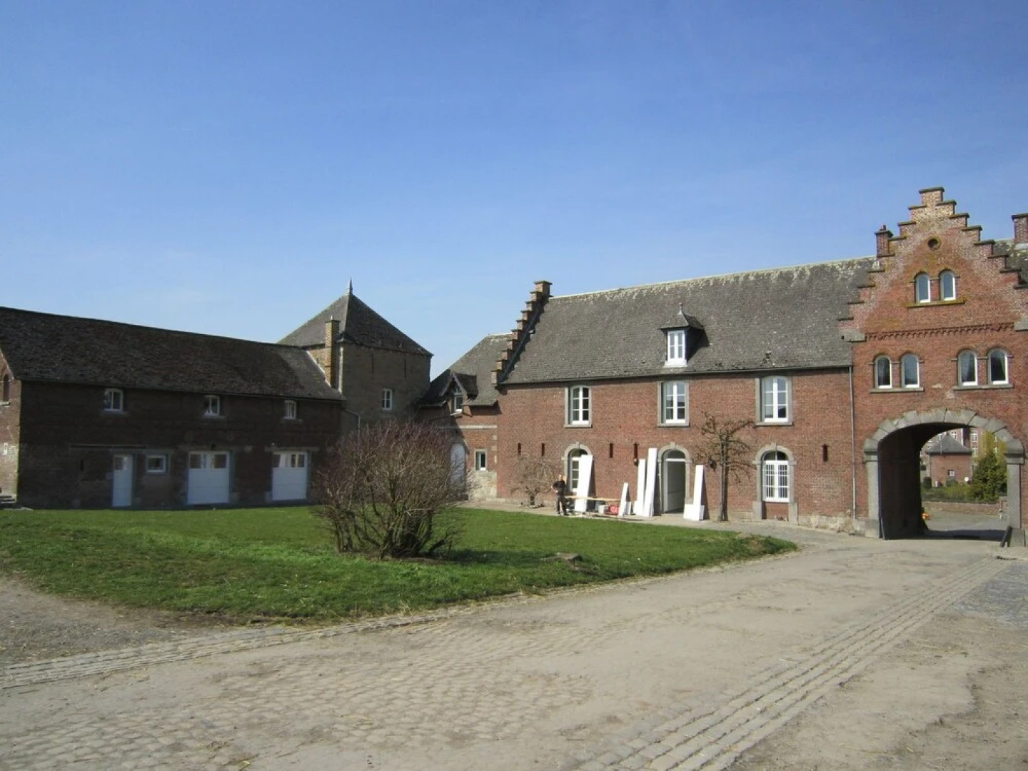 Modern Holiday Home in Gembloux with Meadows Nearby