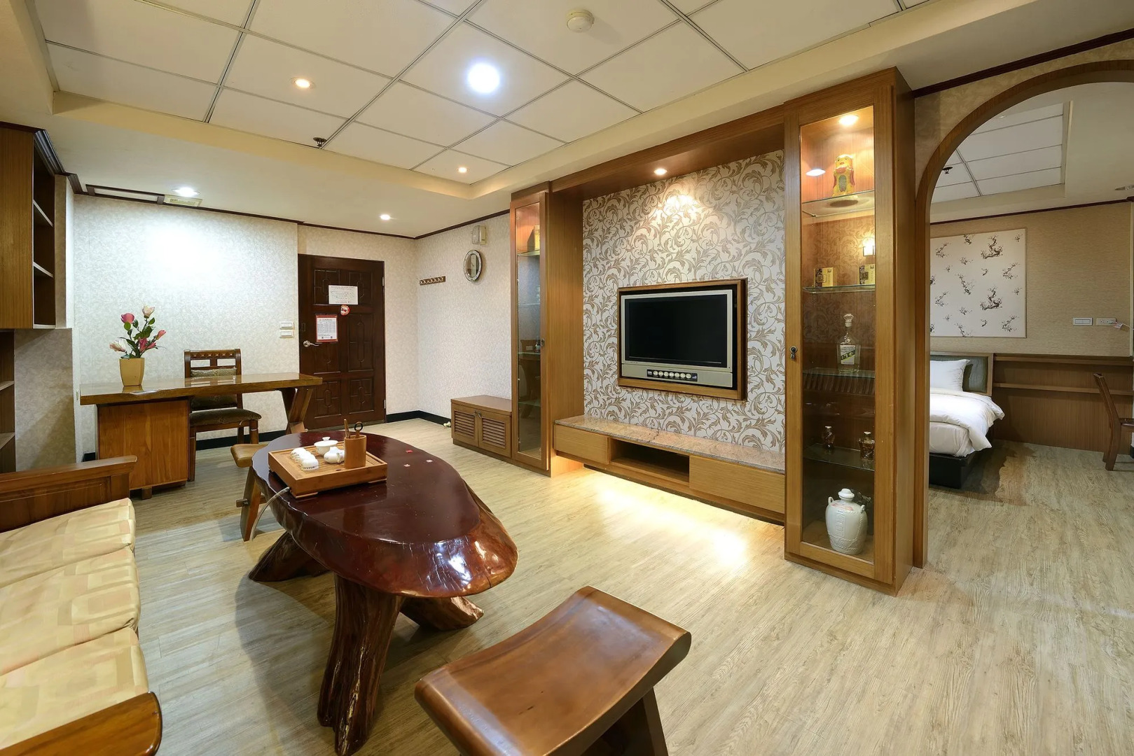 Jinsa Lakeside View Resort