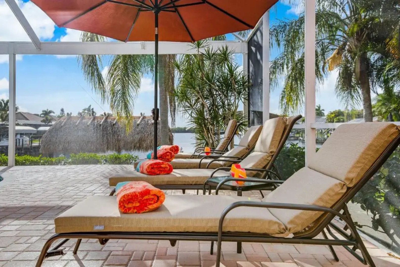 STUNNING Villa with Custom pool, Spa, pool table, Kayaks & sleeps 14! - Villa Flandria - Roelens