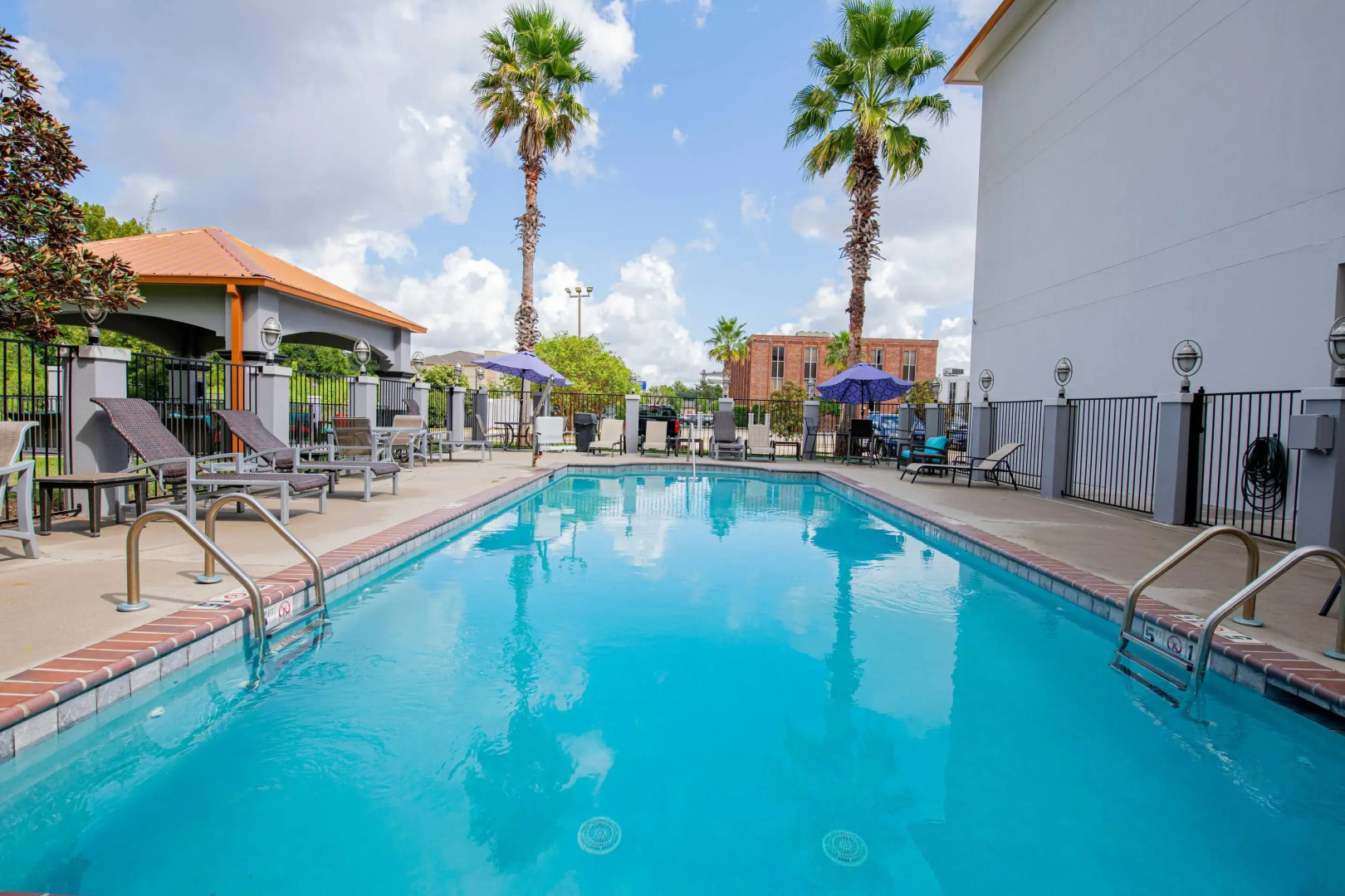 Comfort Suites Oil Center