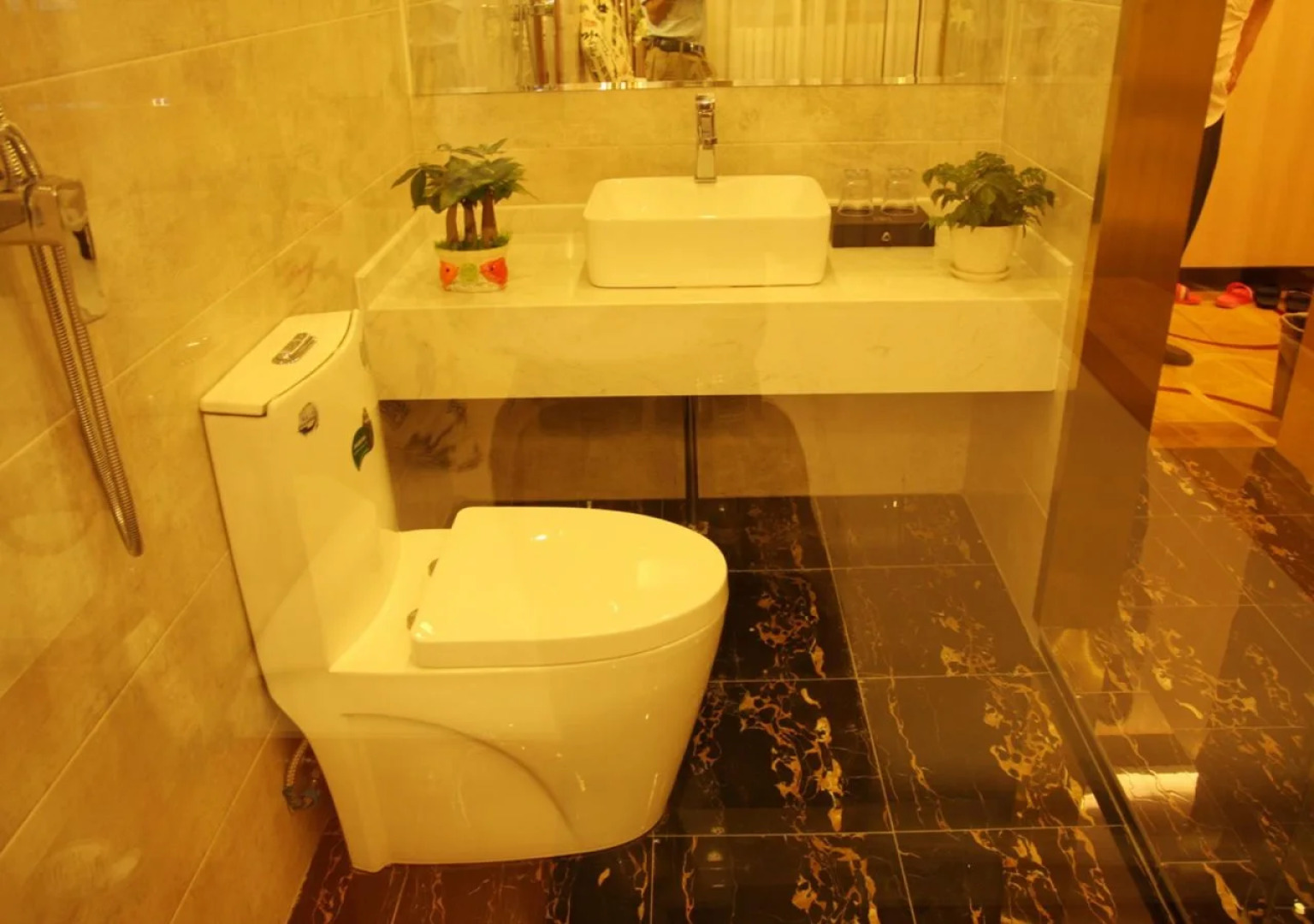 Beijing Sky House Business Hotel (formerly Beijing Century Hong Kong Hotel)