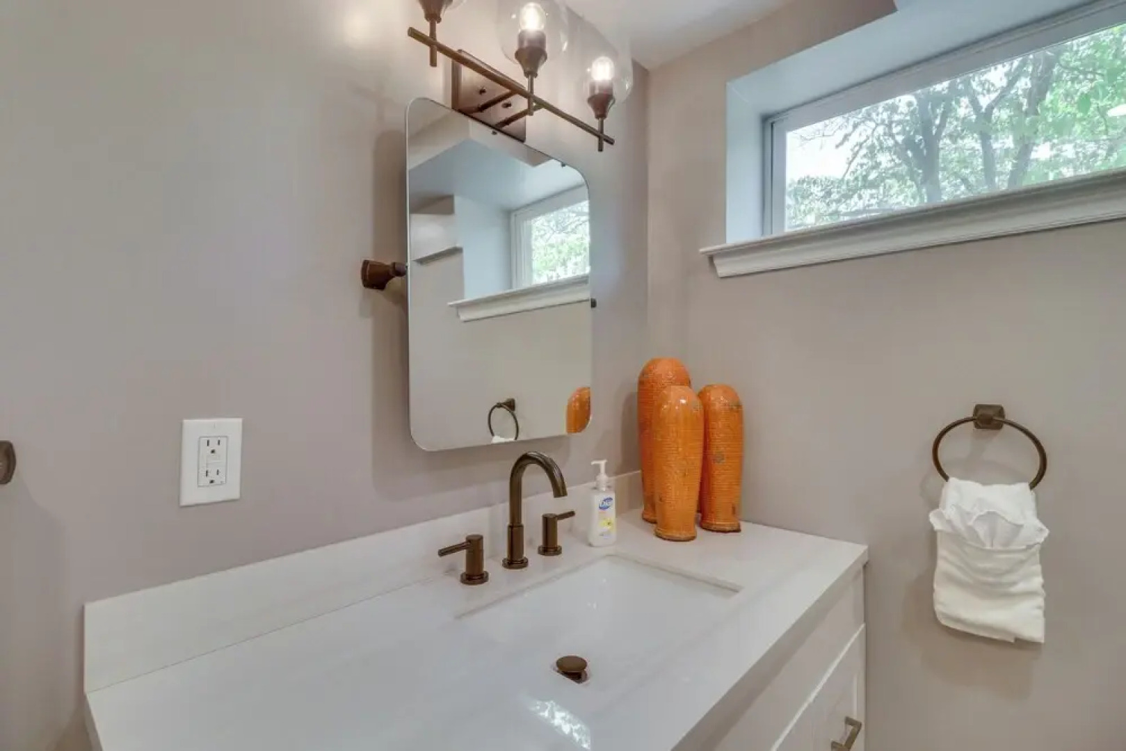 Charming Retreat in Charlottesville w/ Deck!