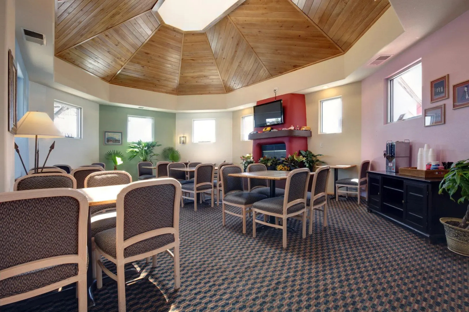 Brentwood Inn & Garden