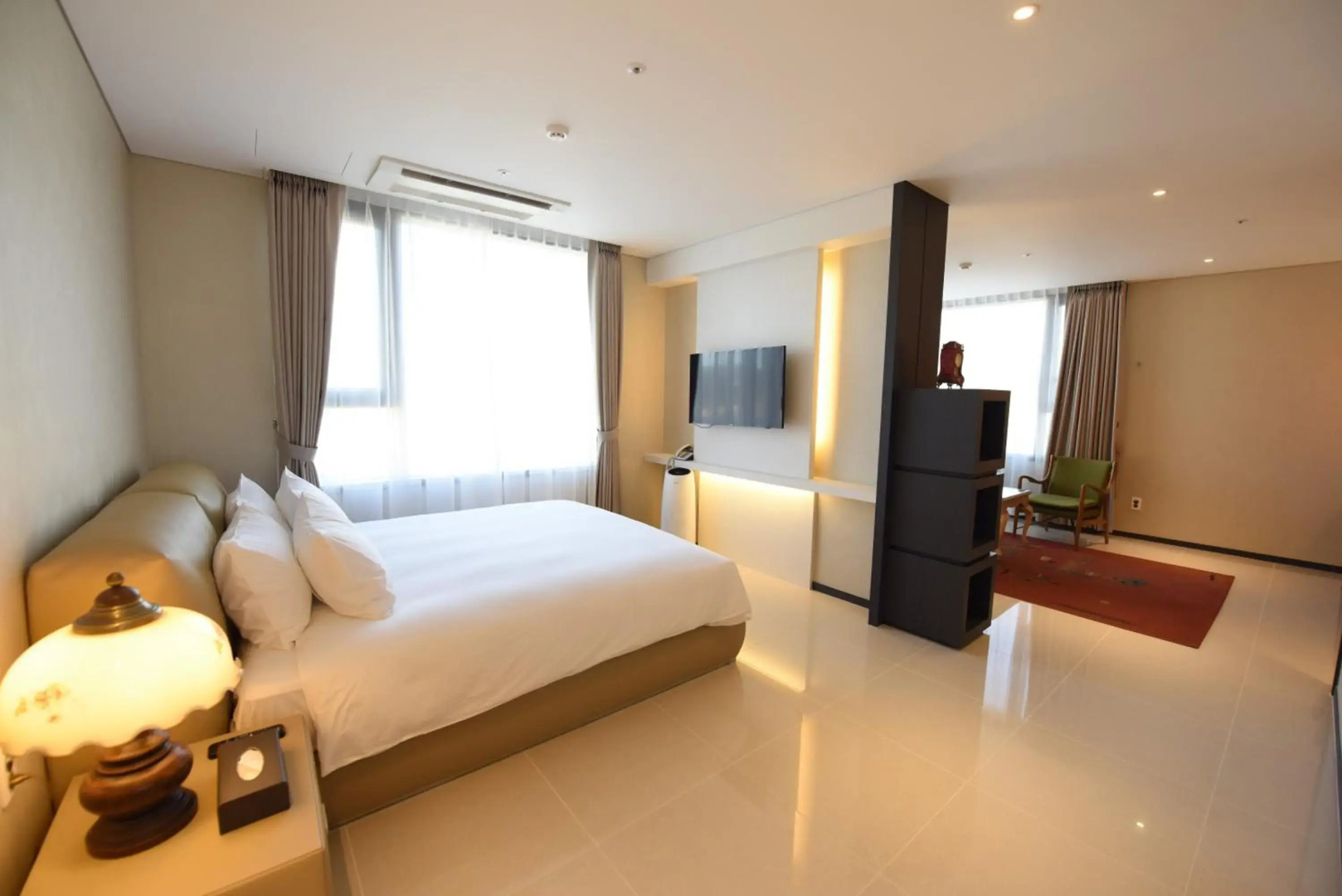 Geoje Art Nouveau Suite Hotel