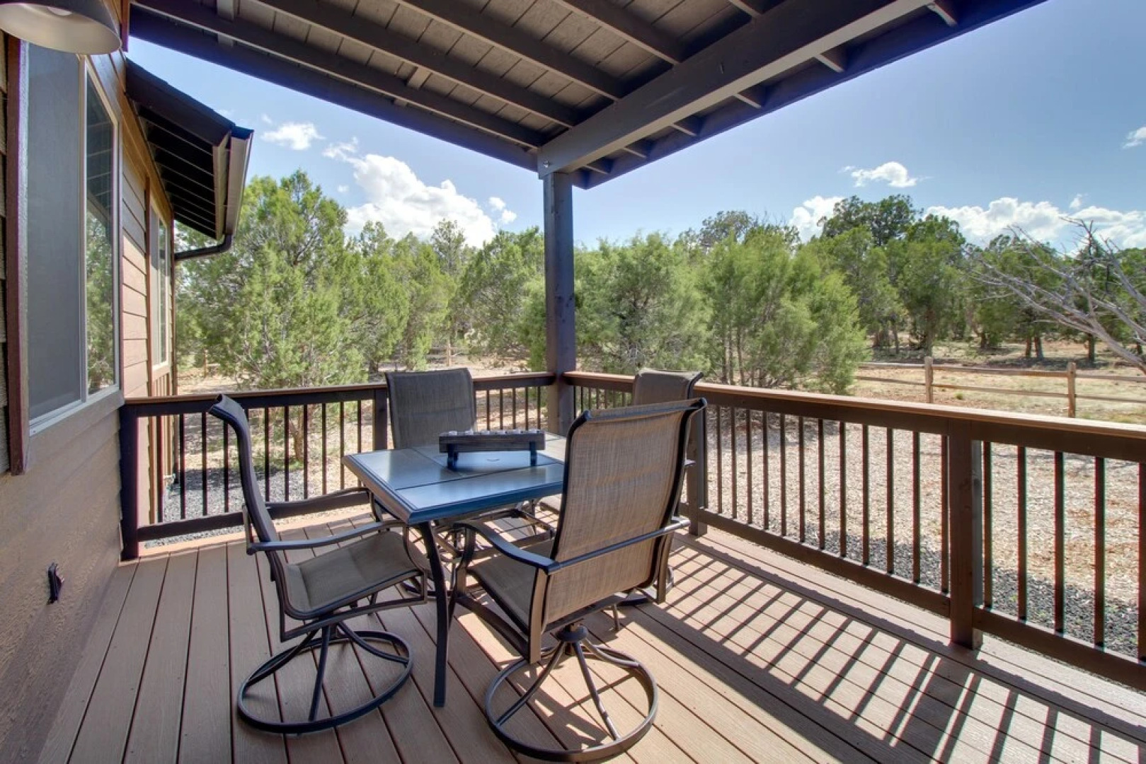 Show Low Cabin w/ Deck, Near Golfing & Hiking!