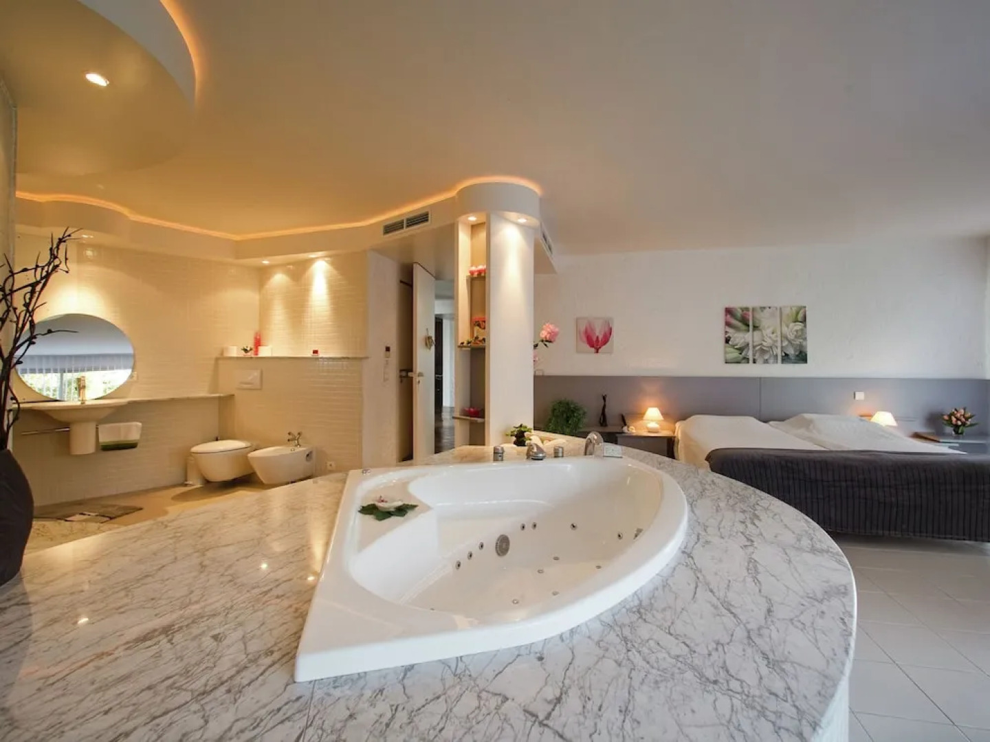 Hilltop Villa in Mandelieu-la-napoule With Sauna & Pool