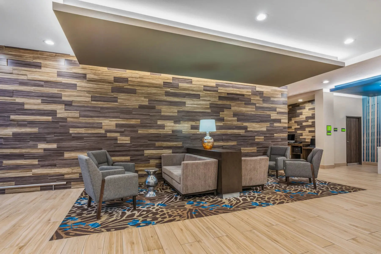 La Quinta Inn and Suites by Wyndham Houston Spring South
