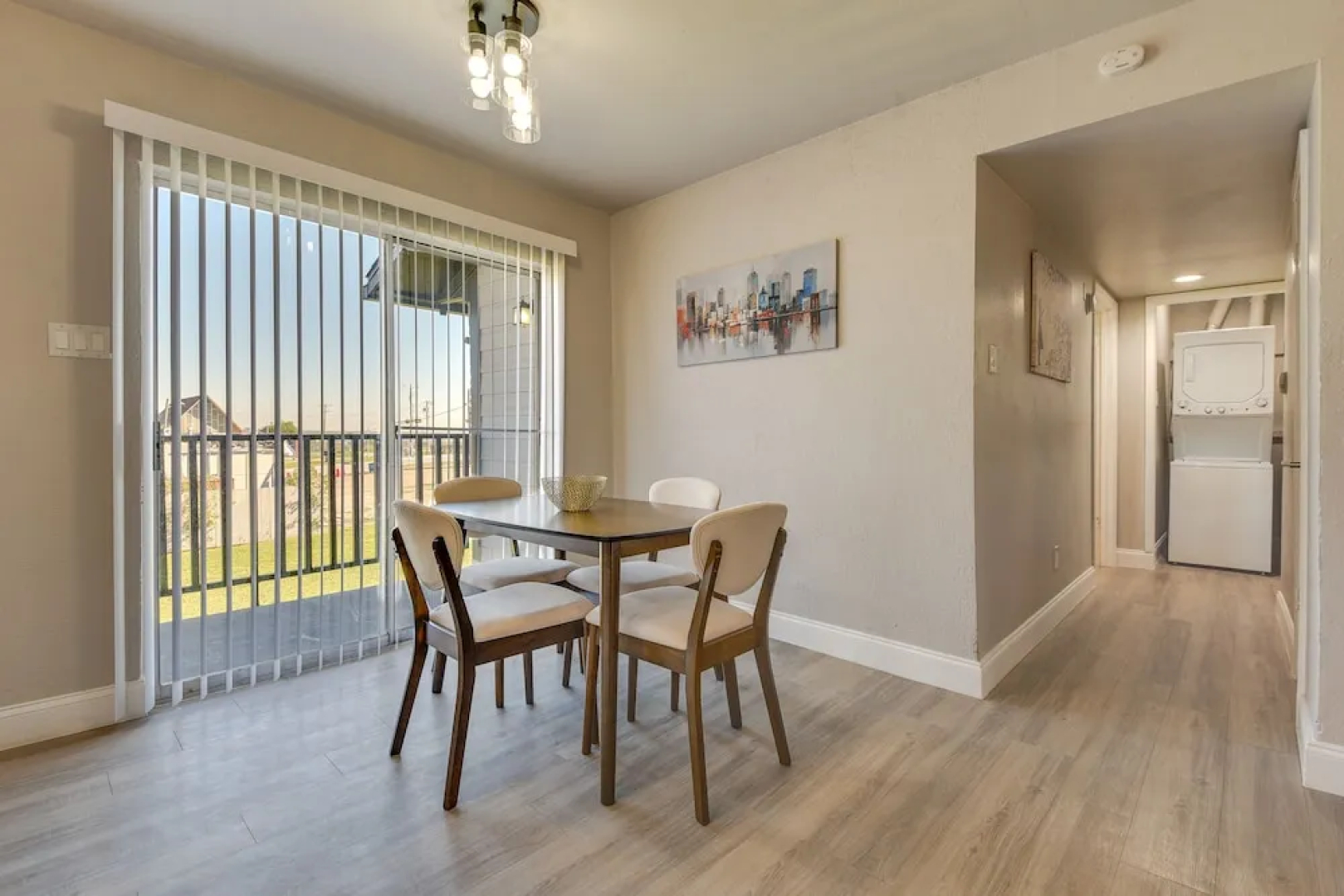 6 Mi to At&t Stadium: Grand Prairie Apt w/ Balcony