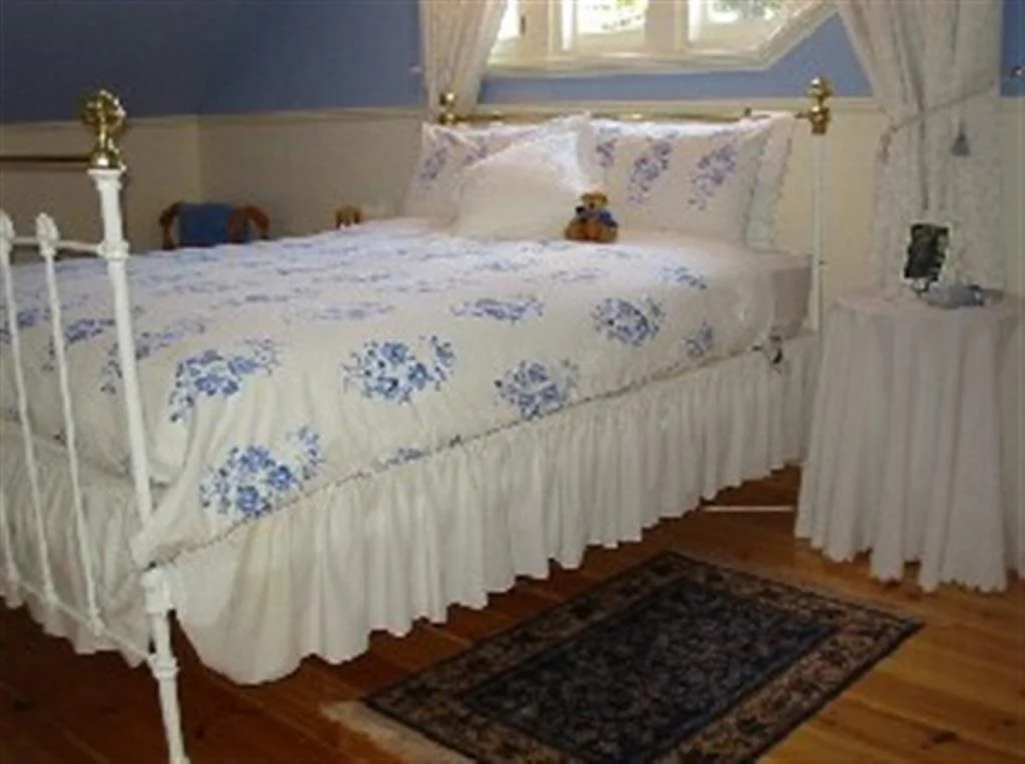 Water Bay Villa Bed and Breakfast