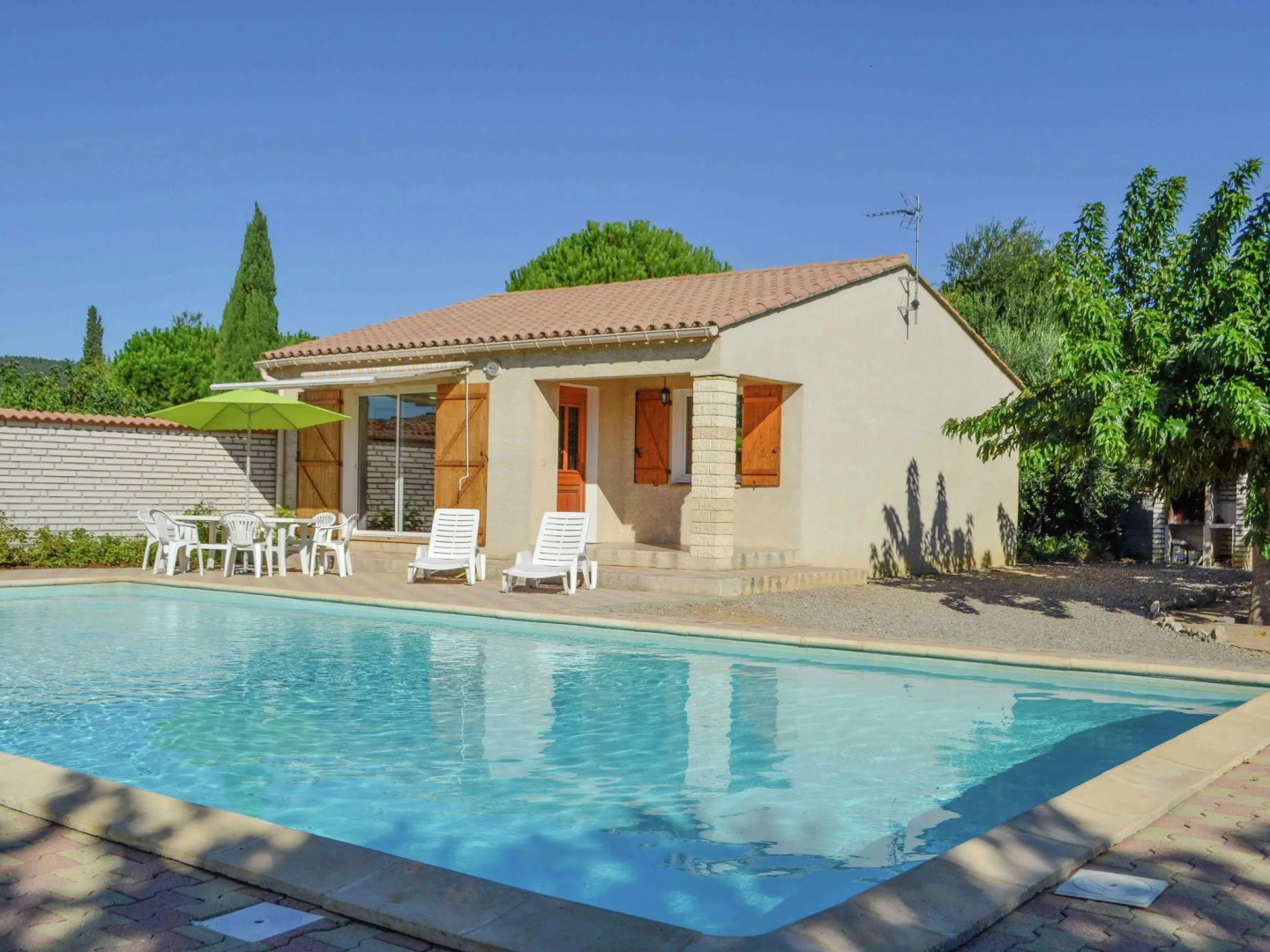 Beautiful Holiday Home, Near Centre. Private Pool. Private Garden. Roofed Terrace