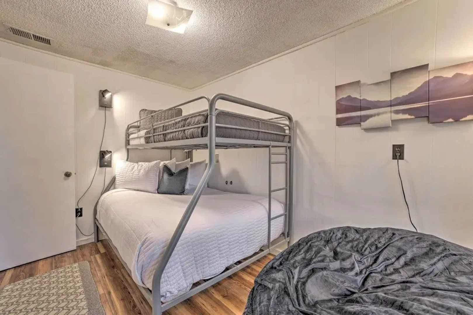 Chain of Lakes Escape in Bellaire w/ River Access