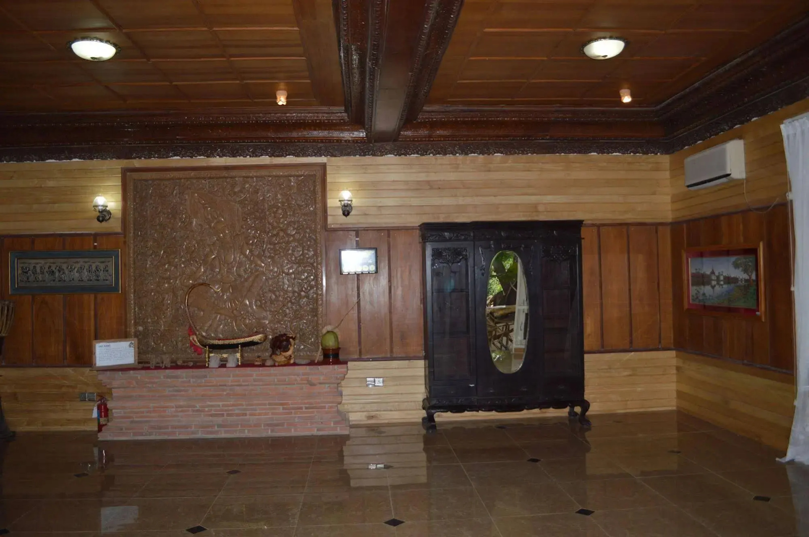 Kaday Aung Hotel