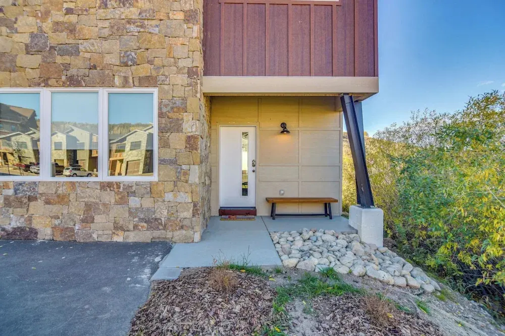 Ski-in/ski-out Granby Townhouse w/ Private Hot Tub
