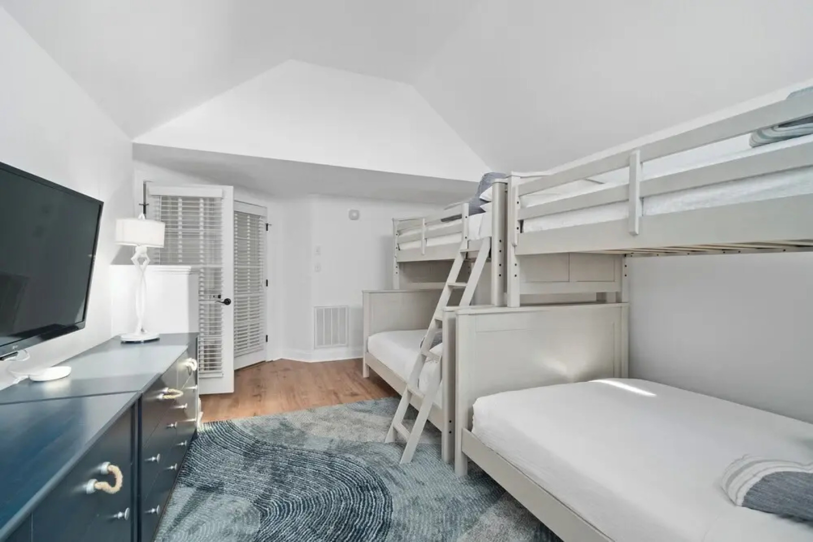 'coastal Vista' - Walk to Emerald Isle Beach!