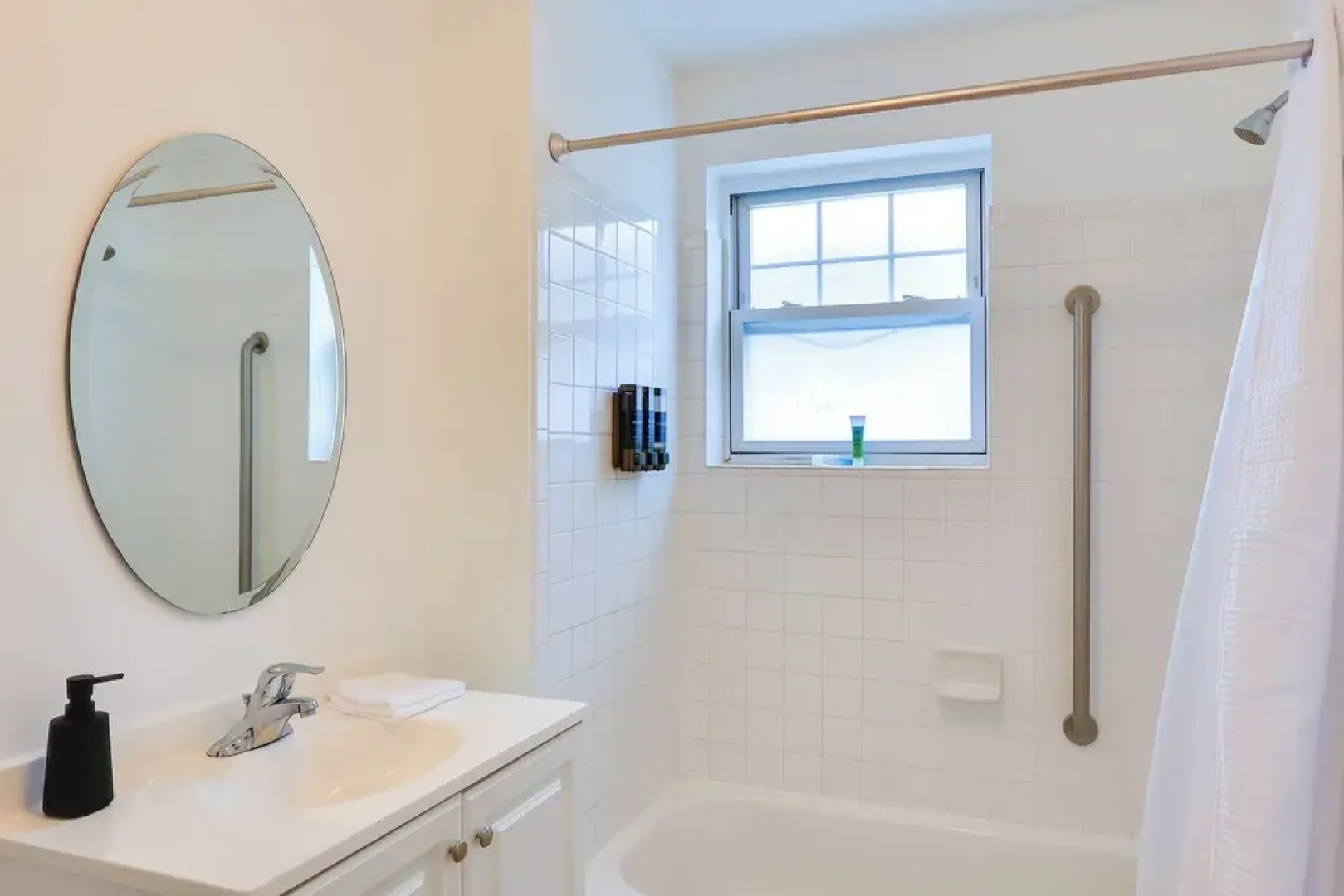 Walk to Downtown & Beach: Ocean Grove Apartment!