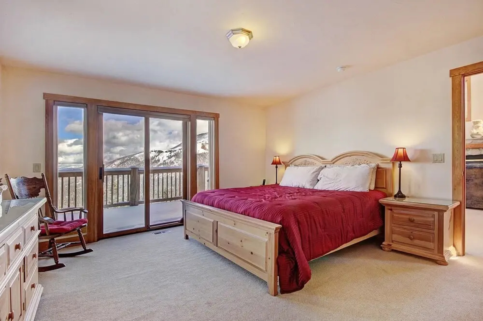 Stunning Mountain Getaway! Sleeps 10!