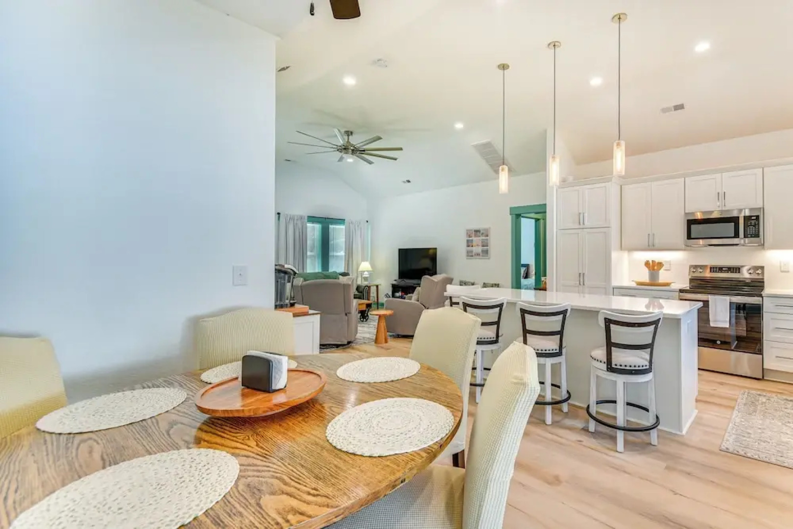 1 Mi to Dtwn Manteo: Dog-friendly Home w/ Deck