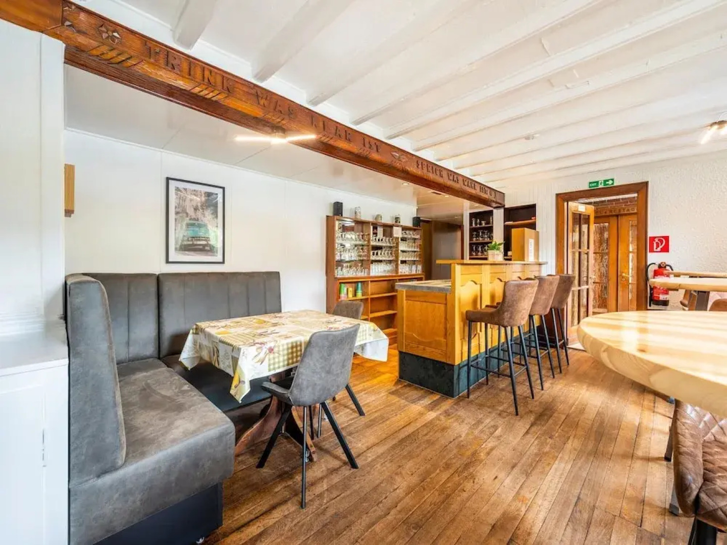 Grosse Gruppenunterkunft im Nationalpark Eifel mit Bar und Terrasse